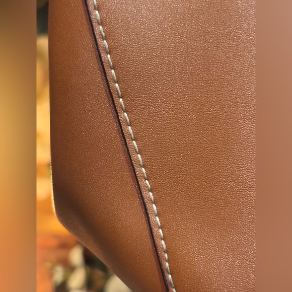 London Fog Brown 4 Compartment Handbag - Picture 3 of 16